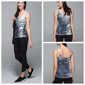 Lululemon Amala Tank in Pretty Plume Angel Wing Black Size 6